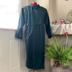 L’Image by Irving Posluns women green 100% wool trench coat. Size 11/12. Used.